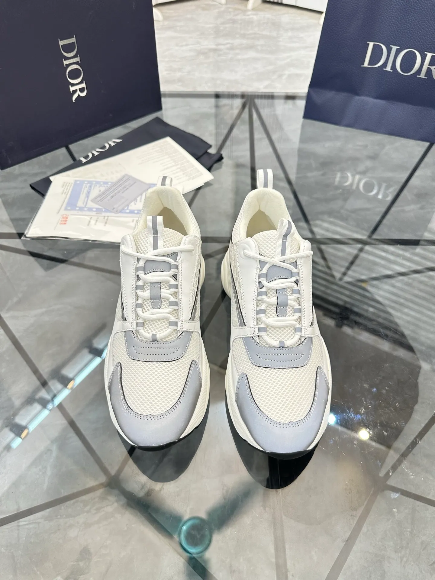 Men's shoes: 💰P460¥ Ready in Guangzhou, fully packaged Product trademark: Dior* "Dior*" low-top casual shoes Regular size: 38-46 (can be customized to 47) B22 Product materials: imported cowhide leather upper spliced ​​with original fabric, breathable lining, original outsole. Number: 920